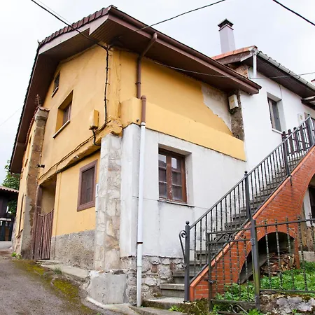 펜션 La Casa'l Cantirin 폴라데레나