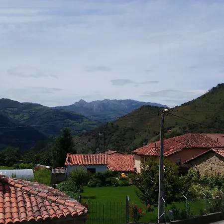 펜션 La Casa'l Cantirin 폴라데레나