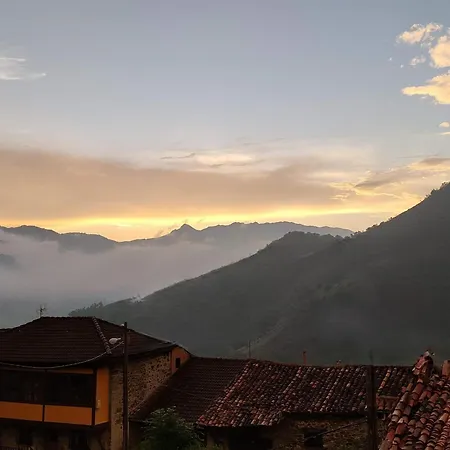 La Casa'l Cantirin Pola de Lena